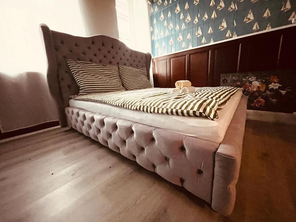 Titanic 2 Apartment Wina Bagian luar foto